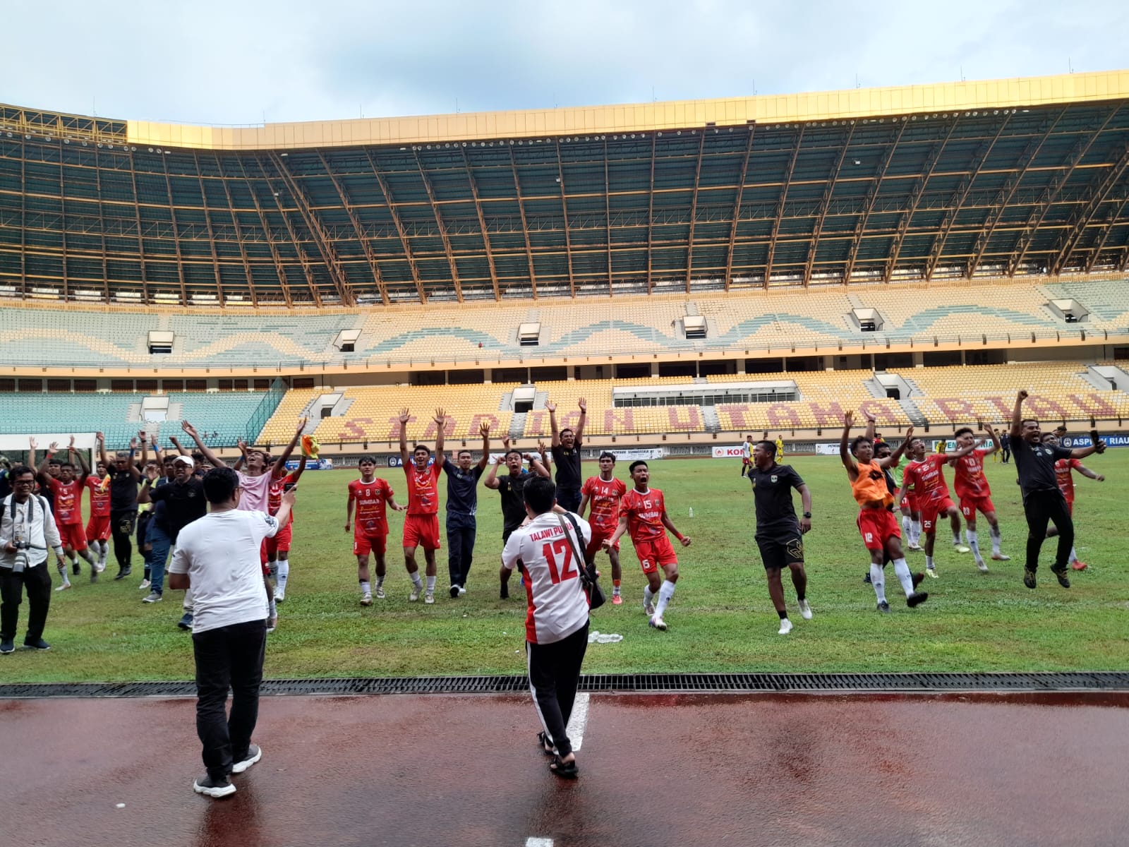 Sumbar ke Final Sepakbola Porwil Hadapi Riau